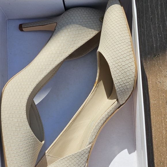 Shoes - Picture 4 of 9